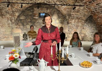 Keturios dvarininkaitės kviečia į teatralizuotą programą