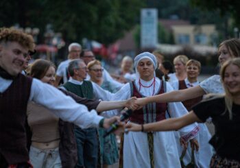 Jubiliejinė Dainavos krašto folkloro šventė: mandravosim, ūkausim ir čilinsim taip, kad net kalviai priekalais užgros